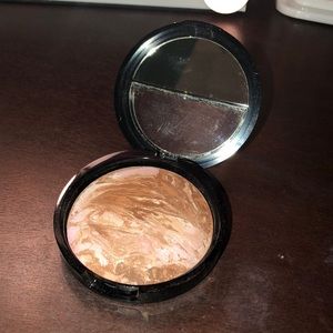 Baked Bronze-n-Brighten Powder in Medium